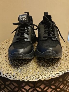 NWOT Madden NYC black sneakers Sz 9 👞